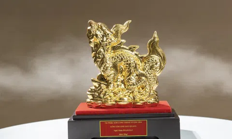 Gốm Tâm linh Bảo Quang và NSƯT Phạm Đạt tri ân khách hàng tặng 1000 linh vật “Kim Long Thịnh Vượng"
