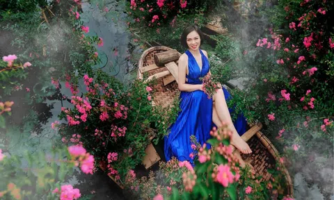 Á hậu 3 Lê Thị Khánh Vân gây thương nhớ với hình ảnh e ấp bên đóa tường vi