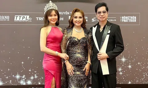 Tại sự kiện họp báo đầu năm Á hậu Trúc Linh hội ngộ cùng với chủ tịch Đặng Gia Bena và Danh ca Ngọc Sơn