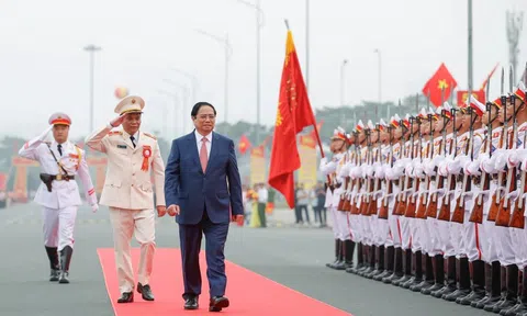 Mãn nhãn màn diễu hành, biểu dương lực lượng trong lễ kỷ niệm 50 năm Ngày truyền thống Cảnh sát cơ động