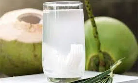 6 nhóm người ‘đại kỵ’ với nước dừa, thèm đến mấy cũng không nên uống