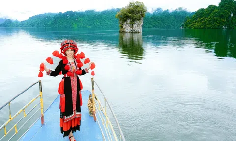 Á hậu Lê Thị Khánh Vân hóa thân thành cô gái dân tộc Dao Đỏ
