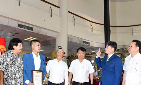 Nghệ nhân Bùi Bạch Đằng: Hành trình trở thành "Thần Đèn" của làng nghề kính nghệ thuật