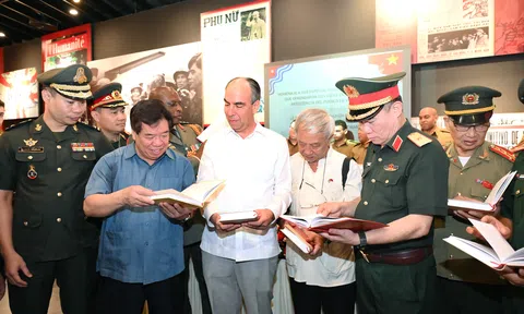 Tưởng niệm các chuyên gia quân sự Cuba hy sinh trong cuộc kháng chiến của nhân dân Việt Nam