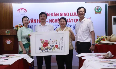 Triển Lãm “Hớp Hồn”: Nghệ Thuật Hoa Mẫu Đơn Đầy Mê Hoặc