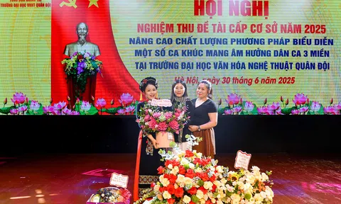 NSƯT Hương Giang và hành trình “thổi hồn” dân ca trong giảng đường nghệ thuật quân đội