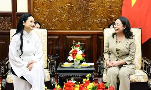 Phi hành gia Amanda Nguyễn bàn giao di sản văn hoá Việt từ vũ trụ về Việt Nam