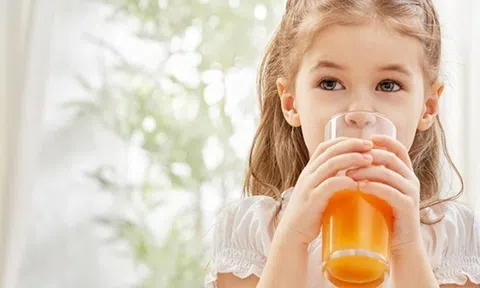 Uống nước cam: Bốn điều bác sĩ khuyên bạn không nên bỏ qua