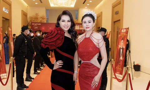 Hoa hậu Lý Kim Ngân đọ sắc cùng trưởng BTC hoa hậu Đặng Gia Bena tại tại sự kiện