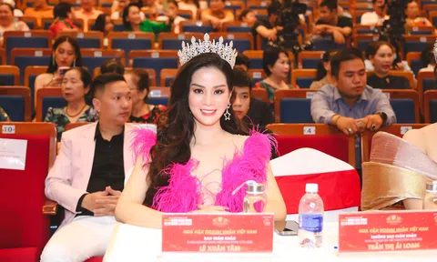 Á hậu Lê Xuân Tâm lộng lẫy trong đêm Chung kết Hoa hậu Doanh nhân Việt Nam 2022
