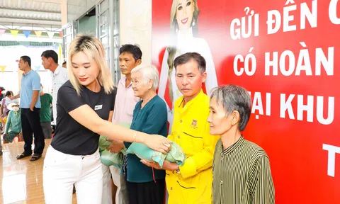 Hoa hậu thiện nguyện Trịnh Lan Trinh trao quà hỗ trợ những hoàn cảnh khó khăn nhân mùa Vu Lan