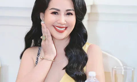 Á hậu Phạm Nguyễn Thị Hoàng Hoa xuất hiện sang trọng tại họp báo Hoa hậu Doanh nhân Châu Á Việt Nam 2022