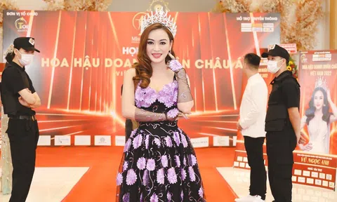Vũ Ngọc Anh tham dự thảm đỏ Hoa hậu: “hớp hồn” khán giả trong dáng váy công chúa