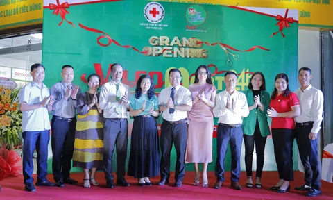 Siêu thị Vilco Mart24h khai trương chi nhánh mới tại tỉnh Thanh Hóa và trao 105 suất quà cho học sinh nghèo ở Bỉm Sơn