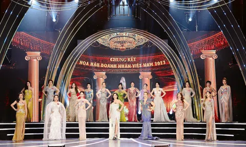 NTK Tommy Nguyễn tài trợ trang phục dạ hội cuộc thi Hoa hậu Doanh nhân Việt Nam 2023