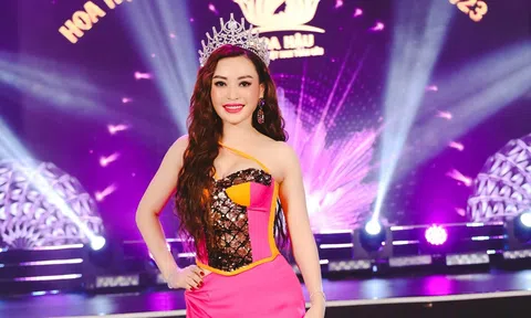 Hoa hậu Vũ Ngọc Anh xuất hiện mới lạ tại chung kết Hoa hậu Quý bà Việt Nam Toàn cầu 2023