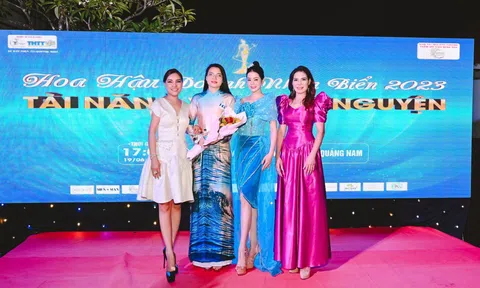 Doanh nhân Nguyễn Thị Dung đấu giá thành công trang phục công sở
