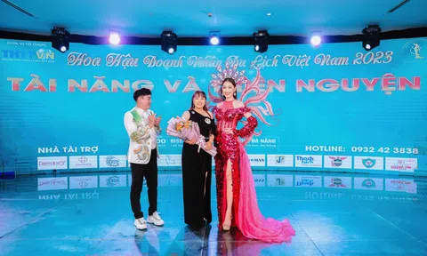 Khoảnh khắc doanh nhân Nguyễn Tuyết Vân chi “khủng” để đấu giá vật phẩm gây quỹ từ thiện
