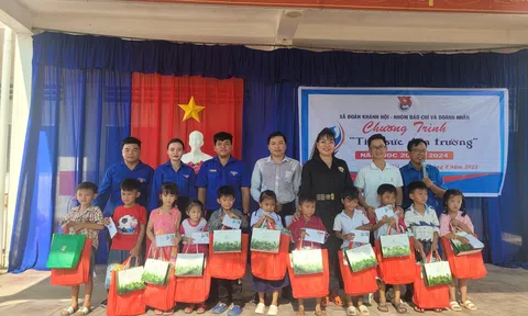 Cà Mau: Tiếp sức đến trường cho học sinh khó khăn tại xã biển Khánh Hội