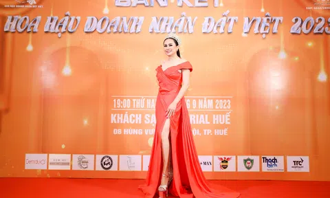 Hoa hậu Lý Kim Ngân ngồi ghế giám khảo tại đêm bán kết Hoa hậu Doanh nhân Đất Việt 2023