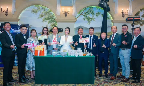 Trúc Ly CEO & Founder Thương hiệu dược mỹ phẩm SUNLEE nhà tài trợ vàng trong sự kiện ra mắt lớp CEO93