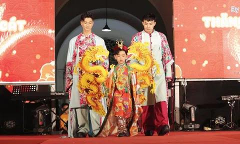 Minh Triết - Model kid để lại nhiều ấn tượng tại Ngày hội Văn hoá Dân gian 2024