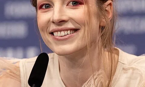 Hunter Schafer: Ngôi Sao Sáng Và Cuộc Đấu Tranh Vì Quyền Lợi Cộng Đồng Chuyển Giới