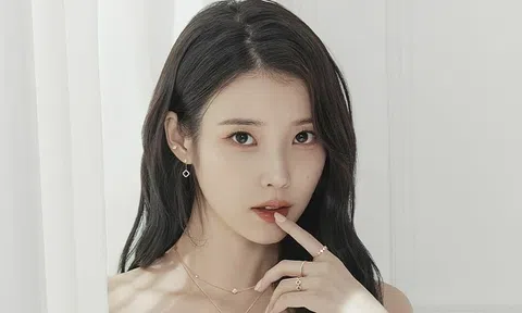 Ca sĩ IU bất ngờ tiết lộ chiều cao bị giảm xuống