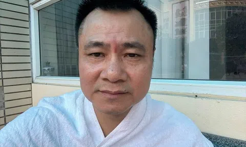 NSND Tự Long xin lỗi sau đêm diễn dưới mưa, Bằng Kiều nhắn gửi lời động viên