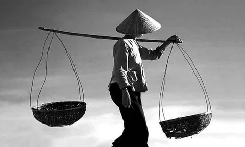 ĐÒN GÁNH PHƯƠNG ĐÔNG & BALO PHƯƠNG TÂY