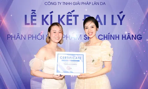 Ms Nguyễn Thị Hồng Thanh - CEO Thanh Store ký kết hợp đồng phân phối chính thức cùng SRX Laboratory Dermatology
