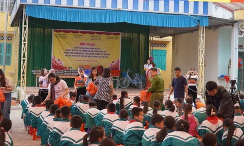 Chương trình thiện nguyện "Cùng em đến trường" tại 2 điểm trường tỉnh Hoà Bình