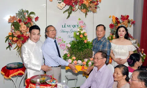 Sau hơn 20 năm tình bạn: Nghệ sĩ Hương Giang và Nhà báo Xuân Nguyên lên xe hoa về chung một nhà