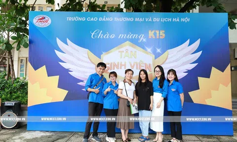 Tân sinh viên Trường Cao đẳng Thương mại và Du lịch Hà Nội nói gì ngày nhập học?