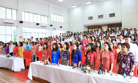 Sôi động chào đón các “Tân Binh” Trường Cao đẳng Thương mại và Du lịch Hà Nội