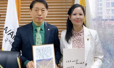 Nữ họa sỹ Việt giới thiệu "Vỏ tương lai – Cover Of Future" đến bạn bè quốc tế