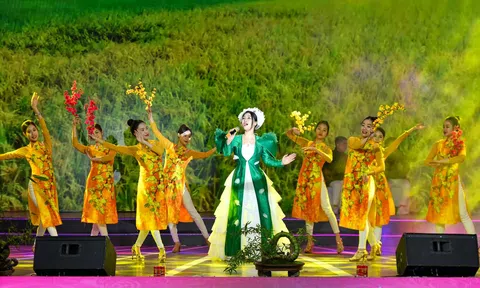 Ca khúc bất hủ “Mùa Xuân Làng Lúa Làng Hoa” được NSƯT Hương Giang làm mới như thế nào?