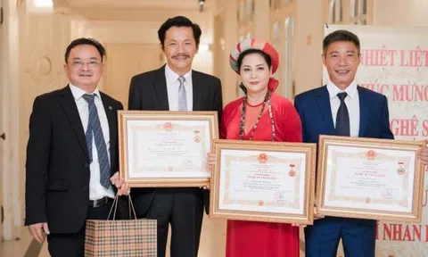 Phong tặng NSƯT, NSND: Đến bao giờ mới ngừng tranh cãi