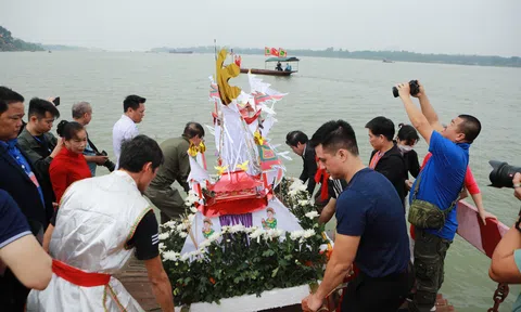 PHOTO: Độc đáo Lễ hội rước nước tại làng gốm cổ Bát Tràng