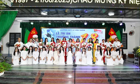 Lễ tri ân và trưởng thành của khối 12 – K25 trường THPT Lê Văn Thiêm