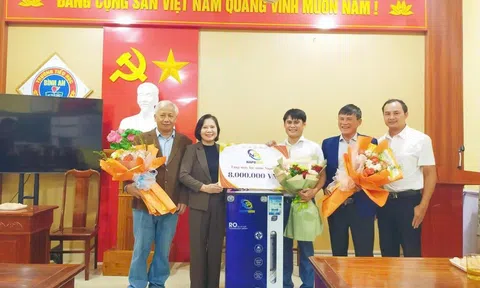 CEO Phan Phúc Trung - Napowin đồng hành cùng bà con Hà Tĩnh sau cơn bão Bualoi