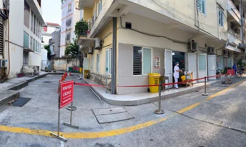 Các bệnh viện Hà Nội hạn chế người vào viện