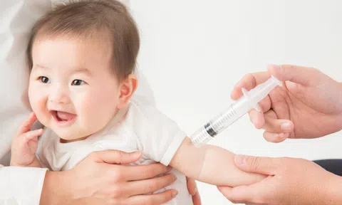 Lần đầu làm mẹ: Những mũi vắc xin cần thiết cho trẻ sơ sinh, mẹ nhất định phải cho con đi tiêm