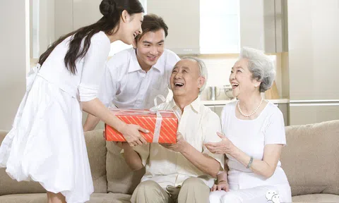 06 điều con cái nên làm cho bố mẹ trước khi quá muộn