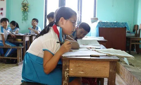 Bàn học chống gù BSUC - Giải pháp chống gù lưng, cong vẹo cột sống cho các bé
