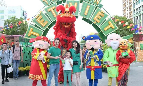 Hàng nghìn gia đình hòa vào không khí Tết