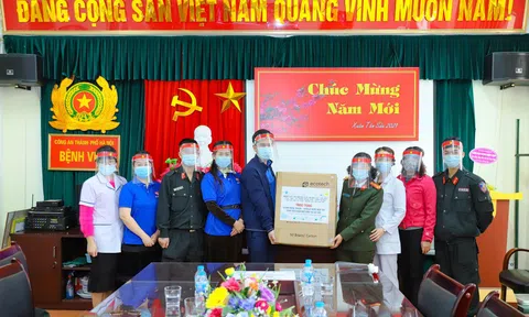 Chiến sĩ hợp sức diệt Covid-19