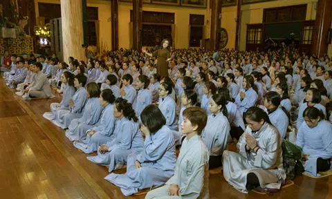 Đạo Diễn MV - Vui Trong Ánh Đạo thốt lên - Cô ấy sinh ra là để diễn