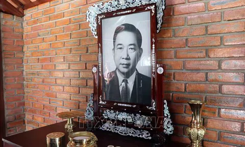 Tố Hữu - nhà cách mạng, nhà thơ lớn