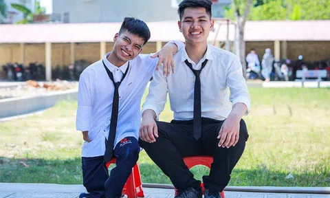 Nam sinh 10 năm cõng bạn: Em muốn vào đại học bằng chính năng lực của mình